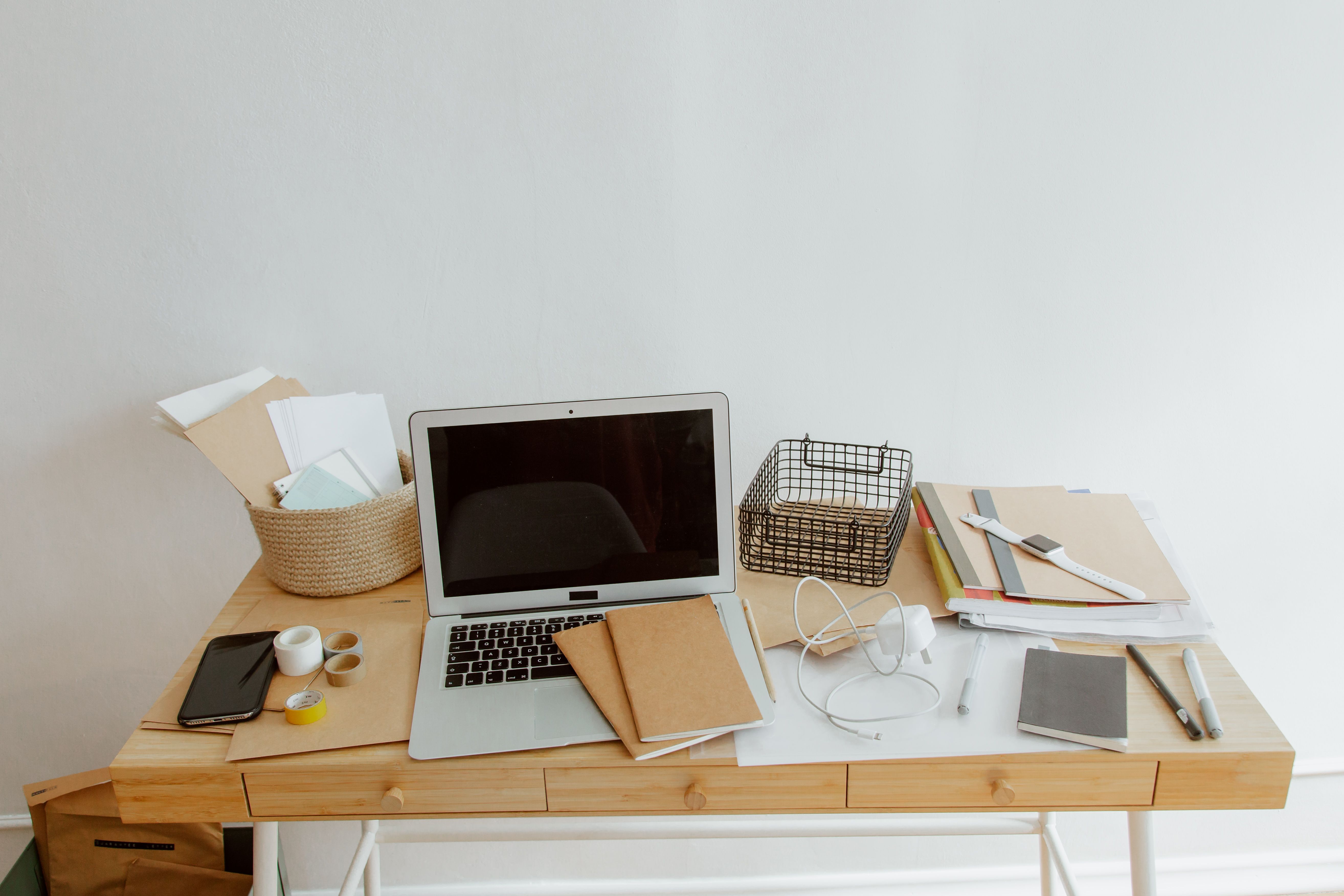 Cadeira ergonômica home office organizado