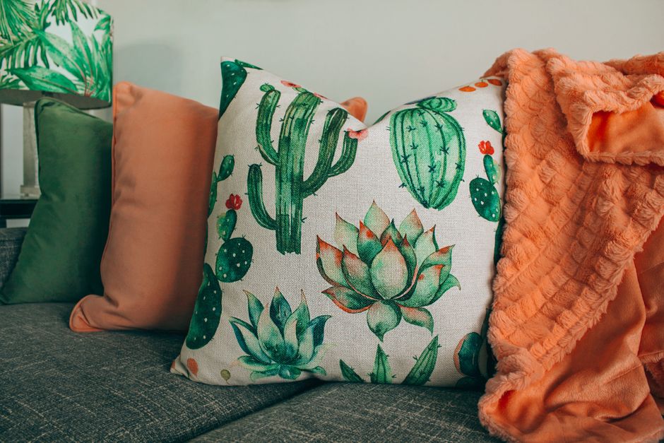 Almofadas Decorativas: Como Escolher e Combinar no Sofá
