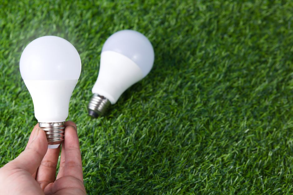 Lâmpada inteligente conectada em ambiente doméstico