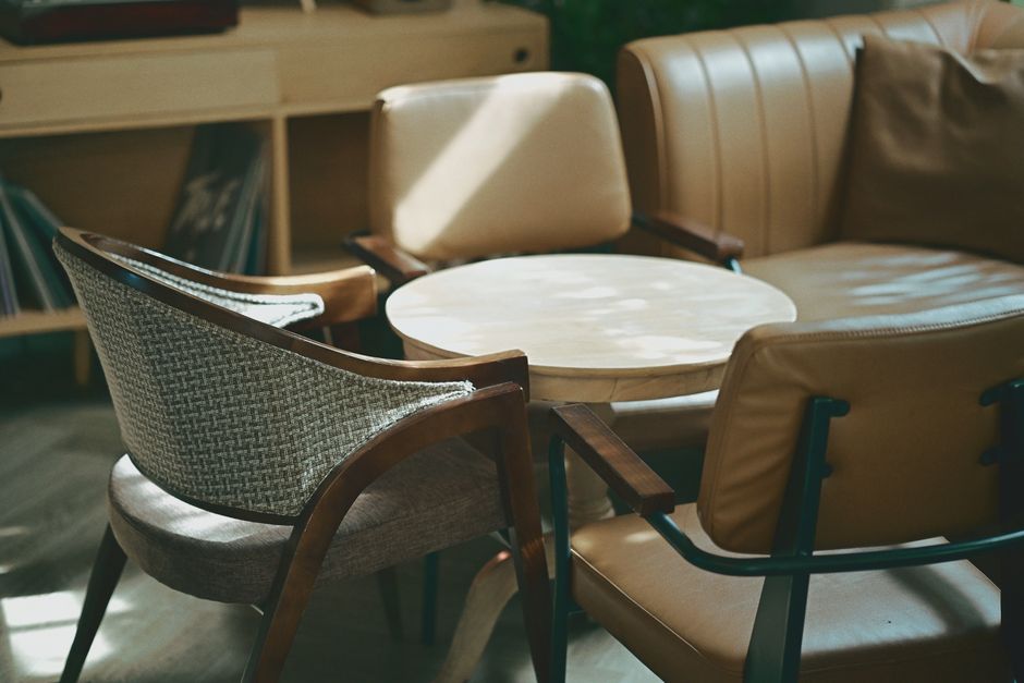 Por Que o Mid-Century Modern Nunca Sai de Moda na Decoração