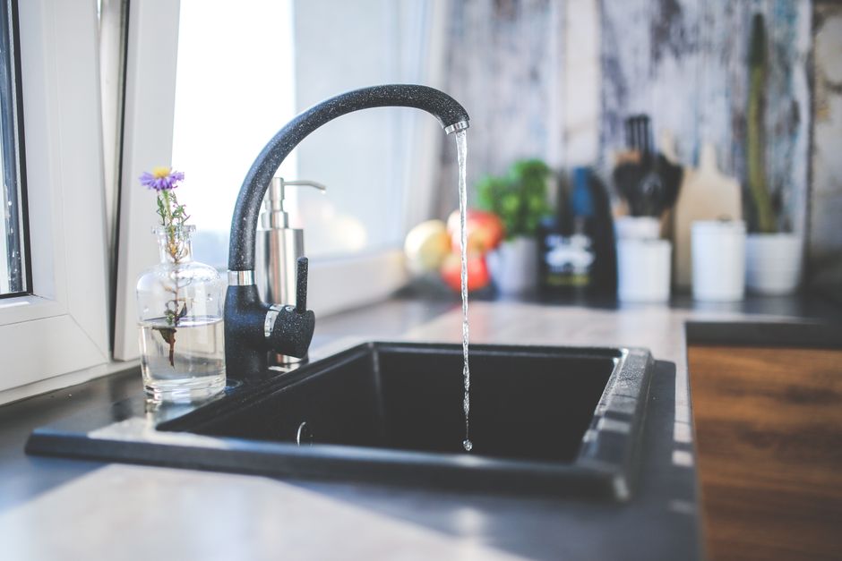 5 Trocas Simples Que Reduzem a Conta de Água em Casa